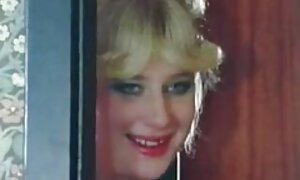 نوجوان Dusya و Sveta تمام سوراخ های خود را آماده می عکس های سکسی ولما کنند